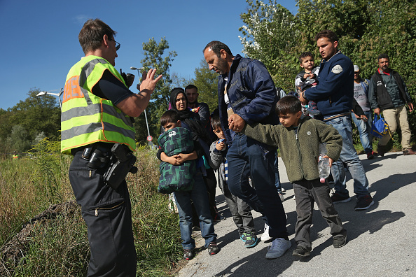 Unbegrenzte Grenzöffnung „historischer Fehler”: CSU-Politiker beharrt auf Obergrenze von 200.000 Flüchtlingen