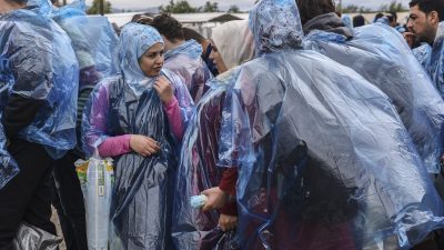 Neue Flüchtlingswelle aus Afghanistan befürchtet: Monatlich 100.000 Afghanen verlassen derzeit ihr Heimatland