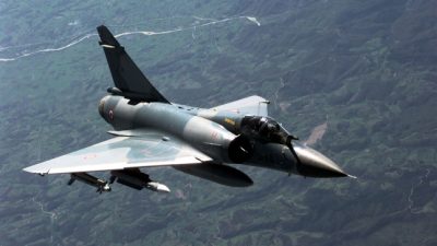 Frankreich fliegt erste Luftangriffe gegen IS in Syrien