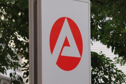 106.000 weniger Arbeitslose als vor einem Jahr