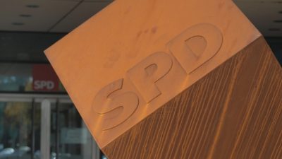 SPD-Spit­ze em­pört über See­ho­fer-Ein­la­dung für Orbán