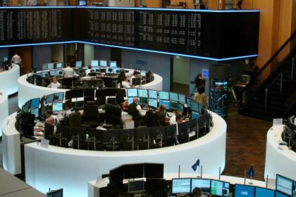 DAX startet mit kräftigen Verlusten