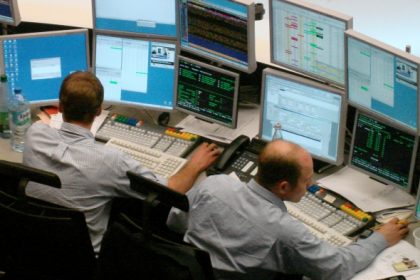 DAX legt zu – Energieversorger setzen Talfahrt fort