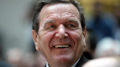 Kanzlerin Merkel stellt Biographie von Gerhard Schröder vor