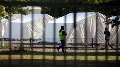 Hasselfeldt gegen getrennte Flüchtlings-Unterbringung