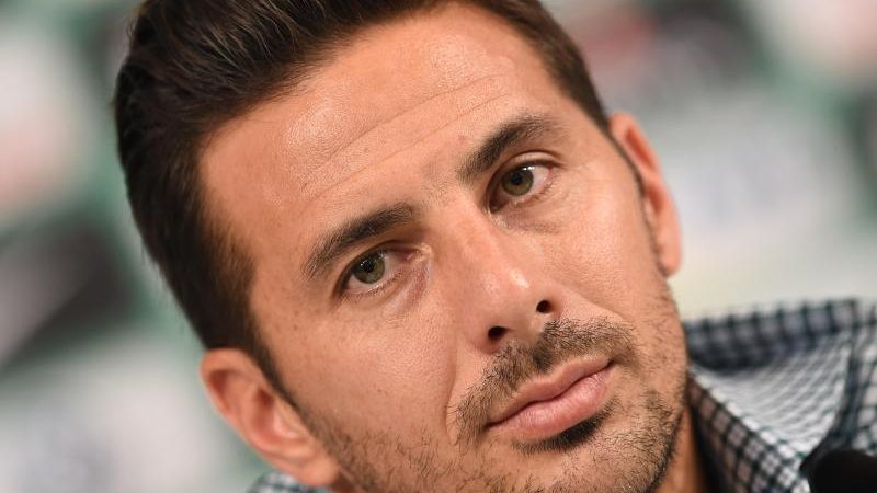 Werder-Fans belagern Pizarro nach erstem Training