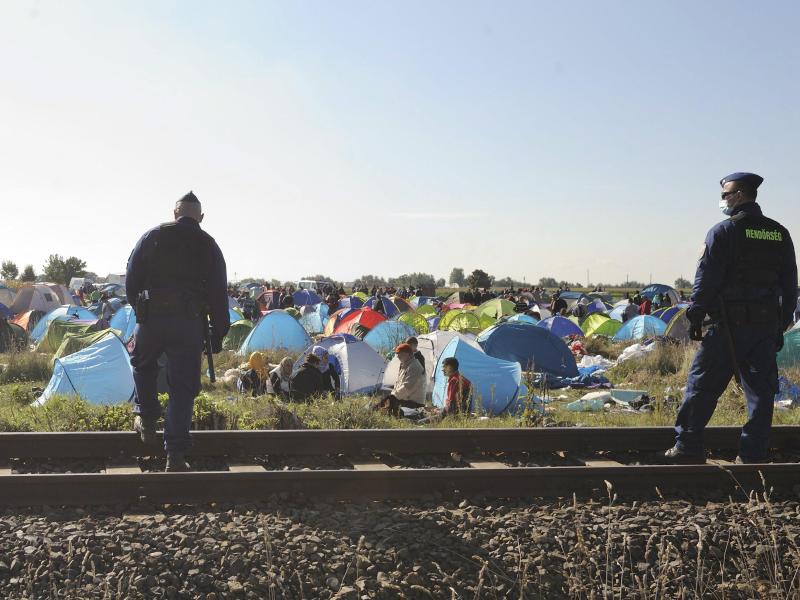 Ungarische Reporterin wegen Angriffs auf Flüchtlinge entlassen