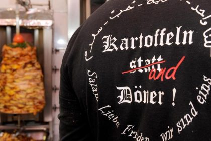 Pegida-Plakat bringt Libanesen auf Kartoffeldöner-Idee