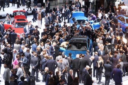 Kanzlerin Merkel eröffnet Automesse IAA in Frankfurt