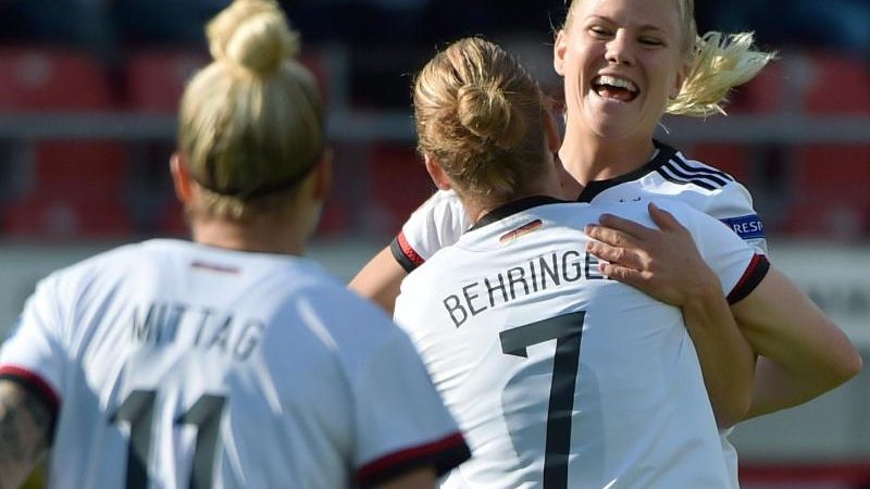 Neubeginn mit Kantersieg: DFB-Frauen schlagen Ungarn 12:0
