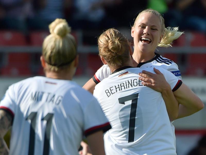 Neubeginn mit Kantersieg: DFB-Frauen schlagen Ungarn 12:0