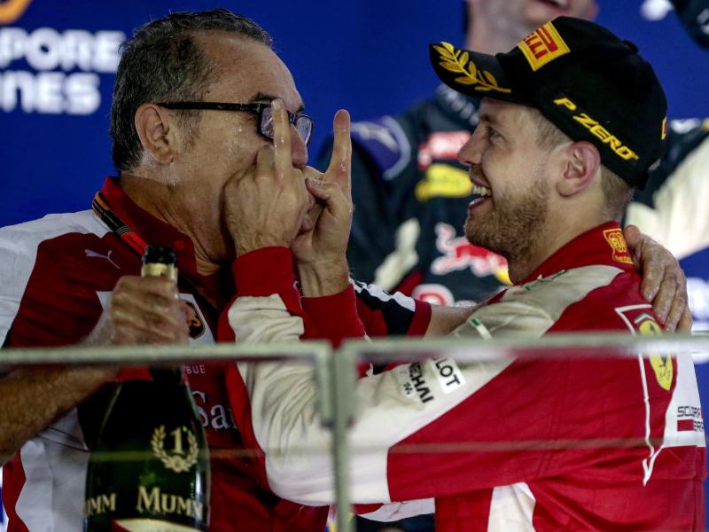 Ferrari-Feier bis in den Morgen – Probleme bei Mercedes
