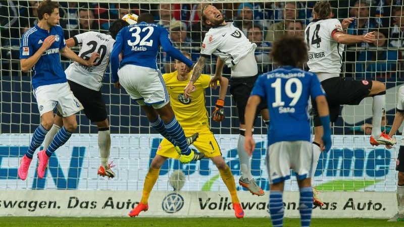 Matip und Sané bescheren Schalke 2:0 gegen Frankfurt