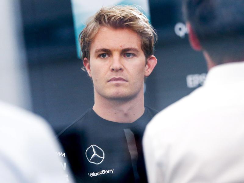 Verregnetes Training: Rosberg Dritter, Vettel Vierter