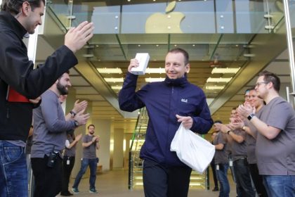 Hunderte warten im Morgengrauen auf das neue iPhone