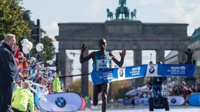 Kenianer Kipchoge gewinnt Berlin-Marathon