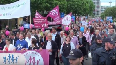 „Demo für alle“ in Stuttgart: Über 5.000 Menschen gegen Gender