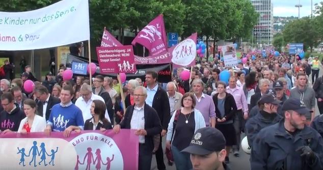 „Demo für alle“ in Stuttgart: Über 5.000 Menschen gegen Gender