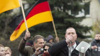 Über 2.000 bei Demo: Einsiedel will sich „nicht der Diktatur der Asylindustrie beugen“