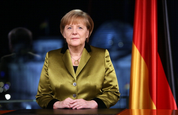 Compact-Magazin erklärt: „So kann man Merkel wegen Hochverrat anzeigen“