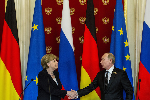 Ukrainegipfel in Paris: Merkel und Putin reden unter vier Ohren