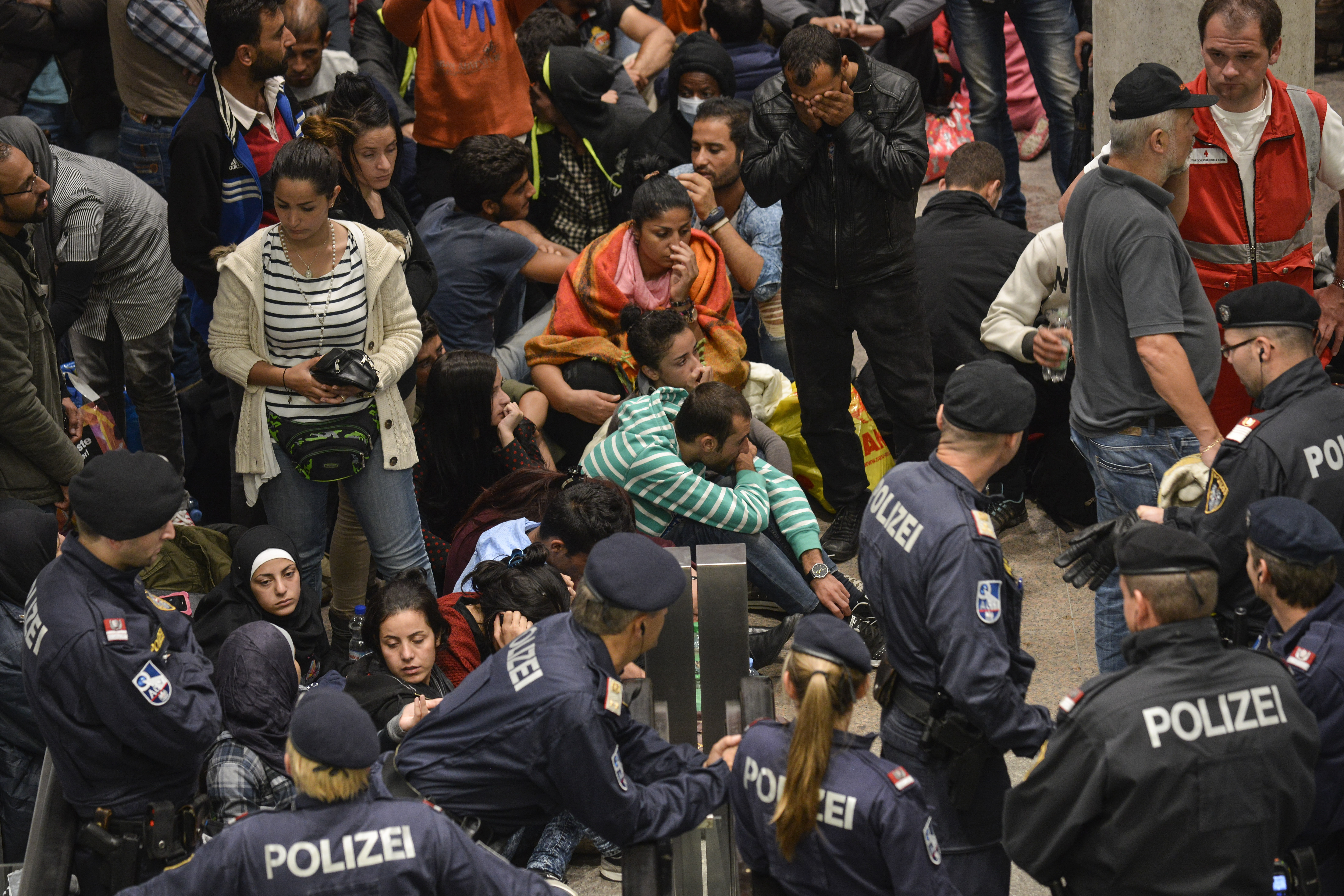 Migrantensturm erwartet: Österreich schickt Soldaten zur Süd-Grenze