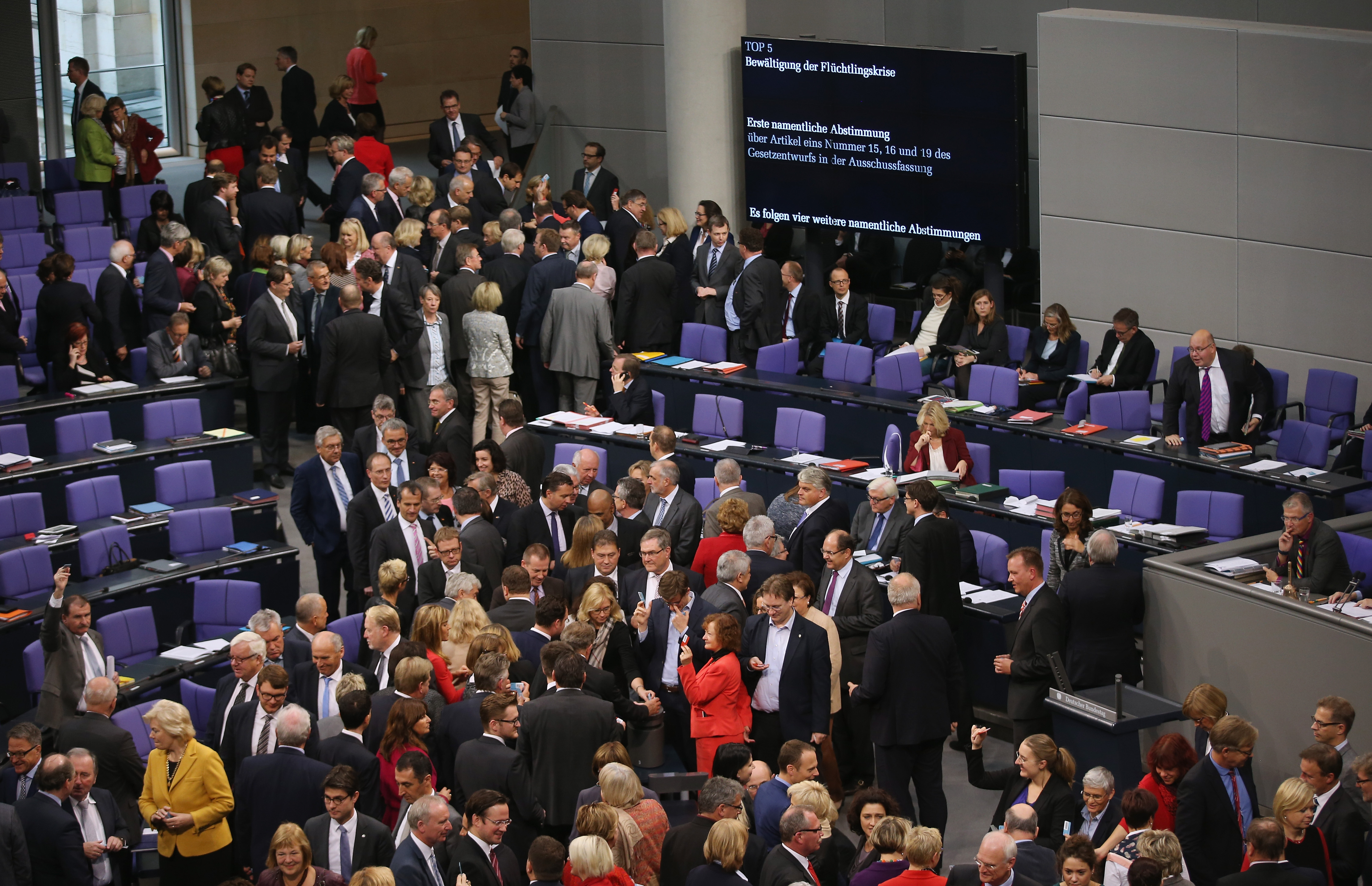 Bundestag verabschiedet Asyl-Paket: Abschiebungen maximal für drei Monate aussetzbar
