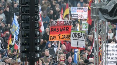 Rückblick: Ein Jahr Pegida – und Manipulation und Medientheater sind weiter das Problem