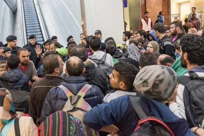 Bürgermeister fürchtet totales Chaos in Salzburg – Migranten-Zugverkehr nach Bayern bleibt bis 12. Oktober gesperrt