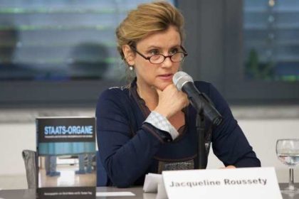 Warum ist „China überall“? fragt Jacqueline Roussety am EPOCH TIMES Podium in Berlin