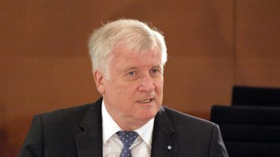 Seehofer für tägliche Veröffentlichung von Flüchtlingszahlen