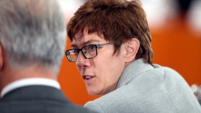 Kramp-Karrenbauer für neue Leitkulturdebatte