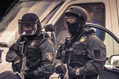 Halle/Saale: SEK-Einsatz, Sperrmüll-Schlacht und nächtliche Schlägerei am Markt
