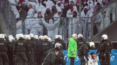 Weniger Gewalt beim Fußball – Sicherheitslage angespannt