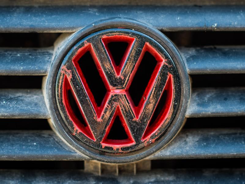 Volkswagen-Aktien rutschen weiter ab – neues Tief