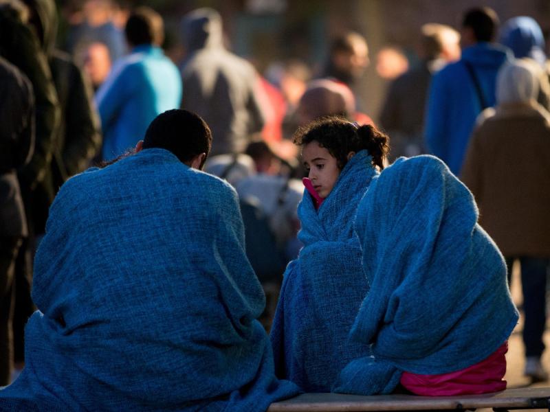 Behörden rechnen mit bis zu 1,5 Millionen Asylbewerber – Zusammenbruch der Versorgung befürchtet