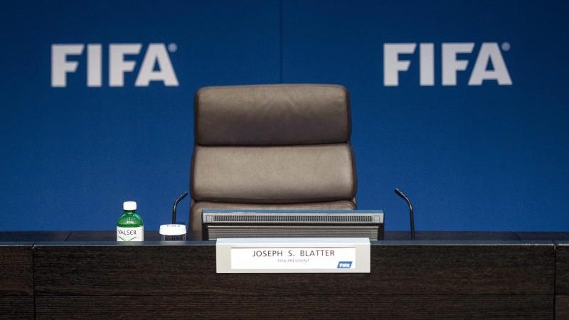 FIFA-Chef droht Sperre: Wie geht die Blatter-Causa weiter?