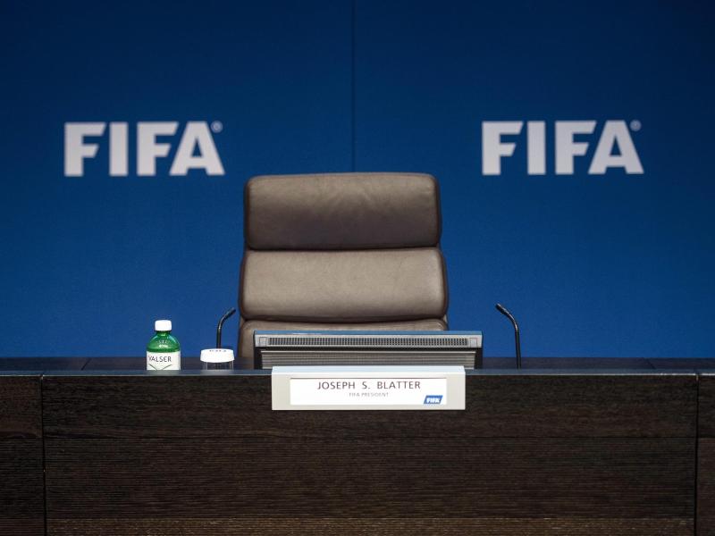 FIFA-Chef droht Sperre: Wie geht die Blatter-Causa weiter?