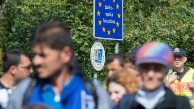 Seehofer will Flüchtlinge schon an der Grenze zurückweisen