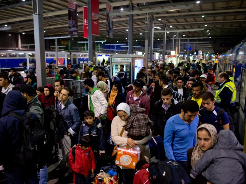 Flüchtlingszustrom nach Deutschland: Mehrheit hält Asylbewerberzahlen für zu hoch