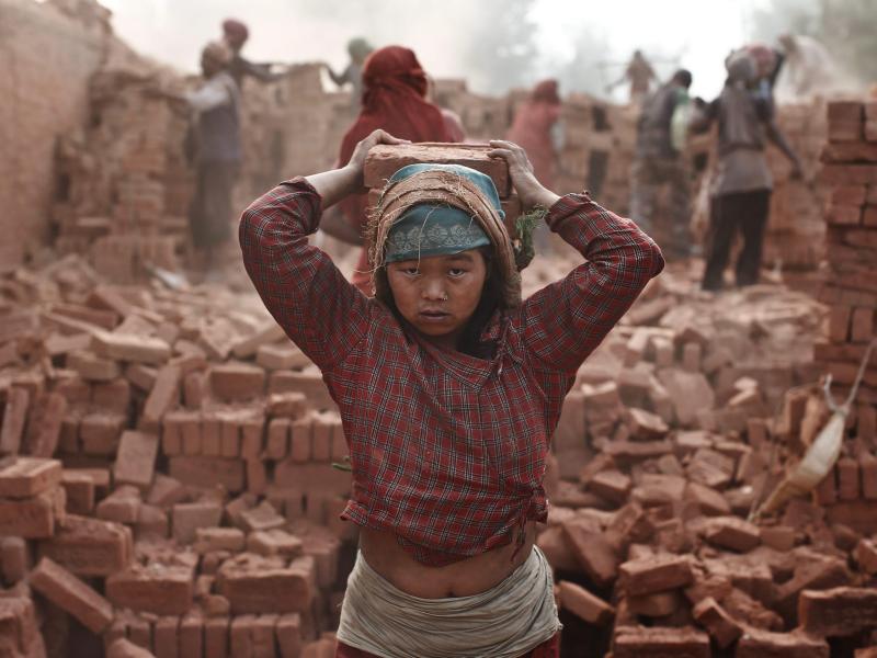 Provisorische Unterkünfte: Wiederaufbau in Nepal blockiert