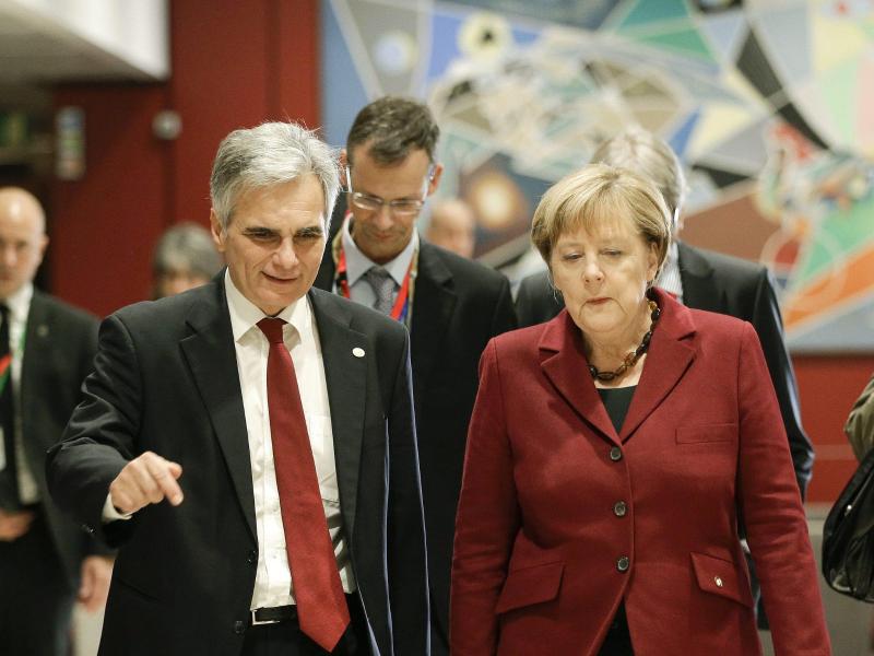 Seehofer: Merkel soll wegen Flüchtlingen mit Faymann reden