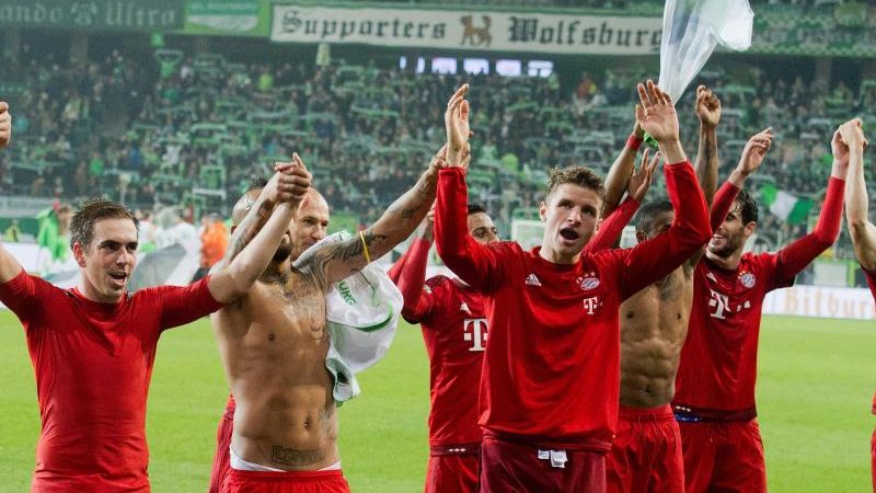 Lehrstunde für Wolfsburg – Bayern hoffen auf Pokalderby