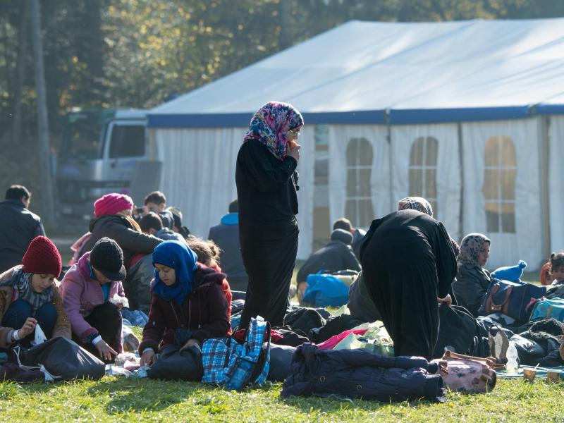 Österreich baut winterfestes Zelt am Grenzübergang auf