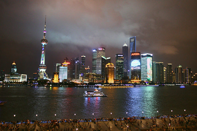 Shanghai glitzert noch, aber Xi Jinping hat schon angegriffen: Der Sturm auf die Jiang Zemin-Hochburg hat begonnen.
