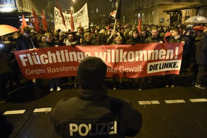 Freiburg: 30 AfD-Anhänger von 200 Linken eingekesselt – Vier Polizisten verletzt;  “Pfefferspray-Einsatz”
