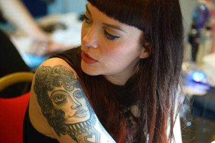 Wie gefährlich Tattoos sind – Auch die Entfernung nicht ohne Risiko!