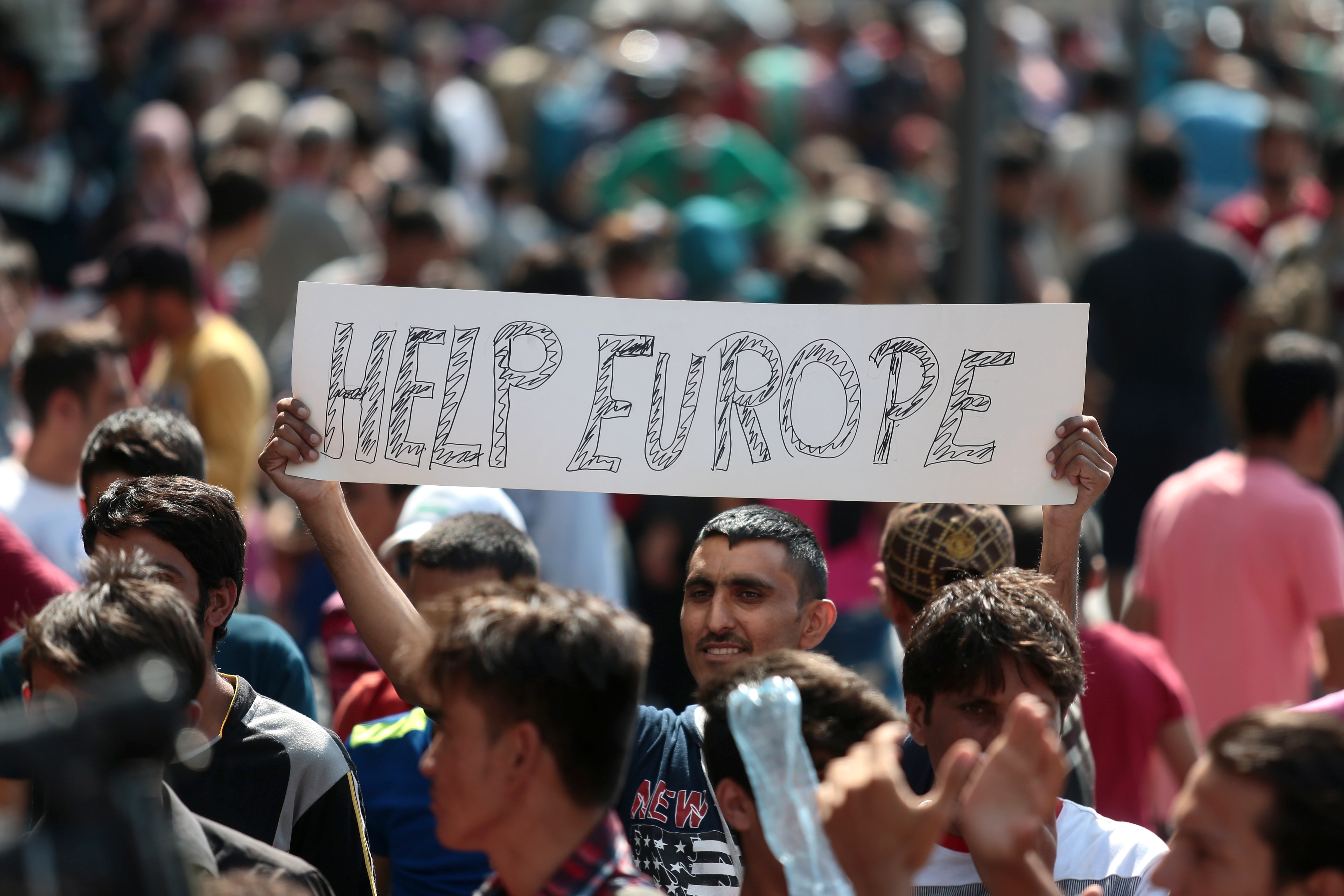 Европа после кризиса. Миграционный кризис в Германии 2015. Европейский миграционный кризис. Мигранты в Европе. Мигранты в ЕС.