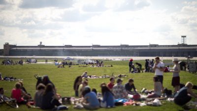 Für Asyl-Stadt auf Tempelhofer Feld: Berlin will Volksentscheid annullieren