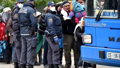 Fahrer der Asyl-Busse packen aus: „Wir fahren todmüde und werden ständig bedroht“